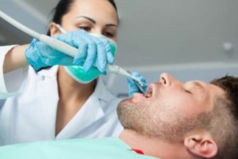 Com que frequência ir ao dentista para limpeza?